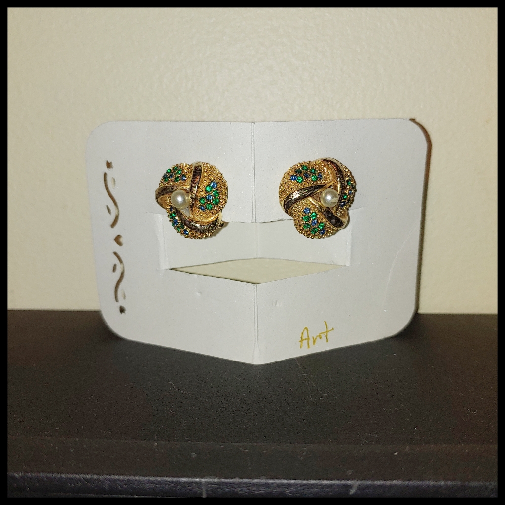 Art Signed Clip On Earrings Vintage Costume Jewelry 19$